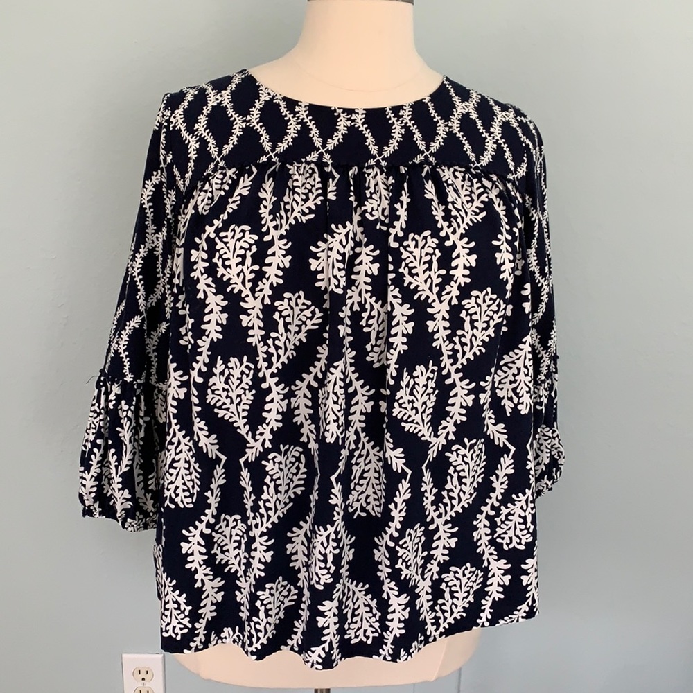 COPY - Crown & Ivy Navy/White Coral Vine Print Top sz2X